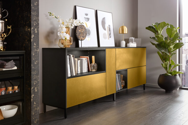 Sideboard mit schwarzem Korpus und gelber Front