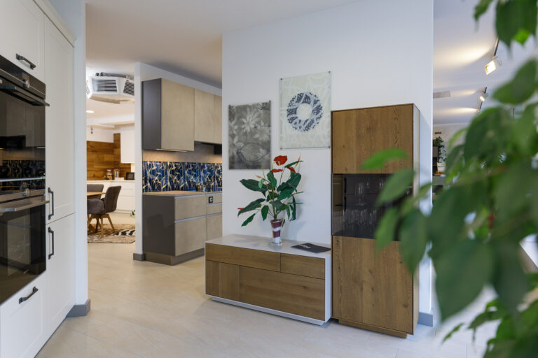 Sideboard mit Hausbar in Eiche