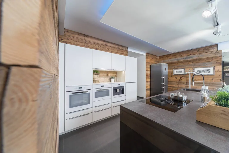 olina Küche in weiß matt mit Keramikarbeitsplatte