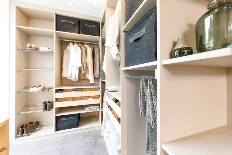 Begehbare Schranklösung